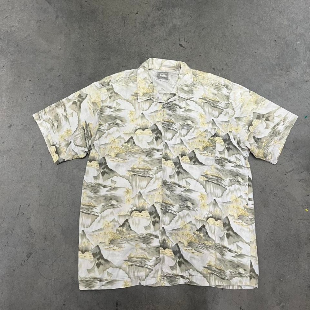 Vintage 90s USA made quiksilver floral hawaiian button up short sleeve‎ shirt